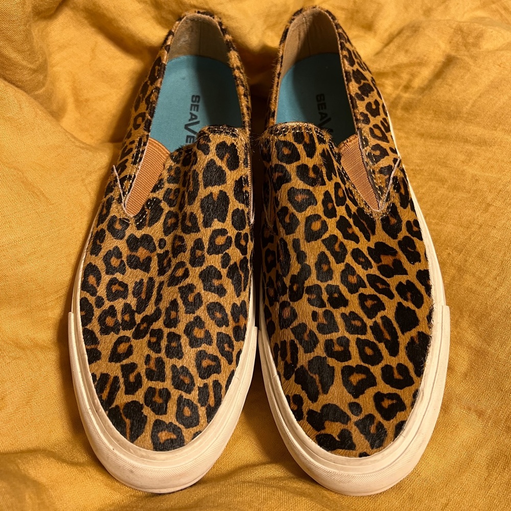 Leopard for texture slip on’s good condition